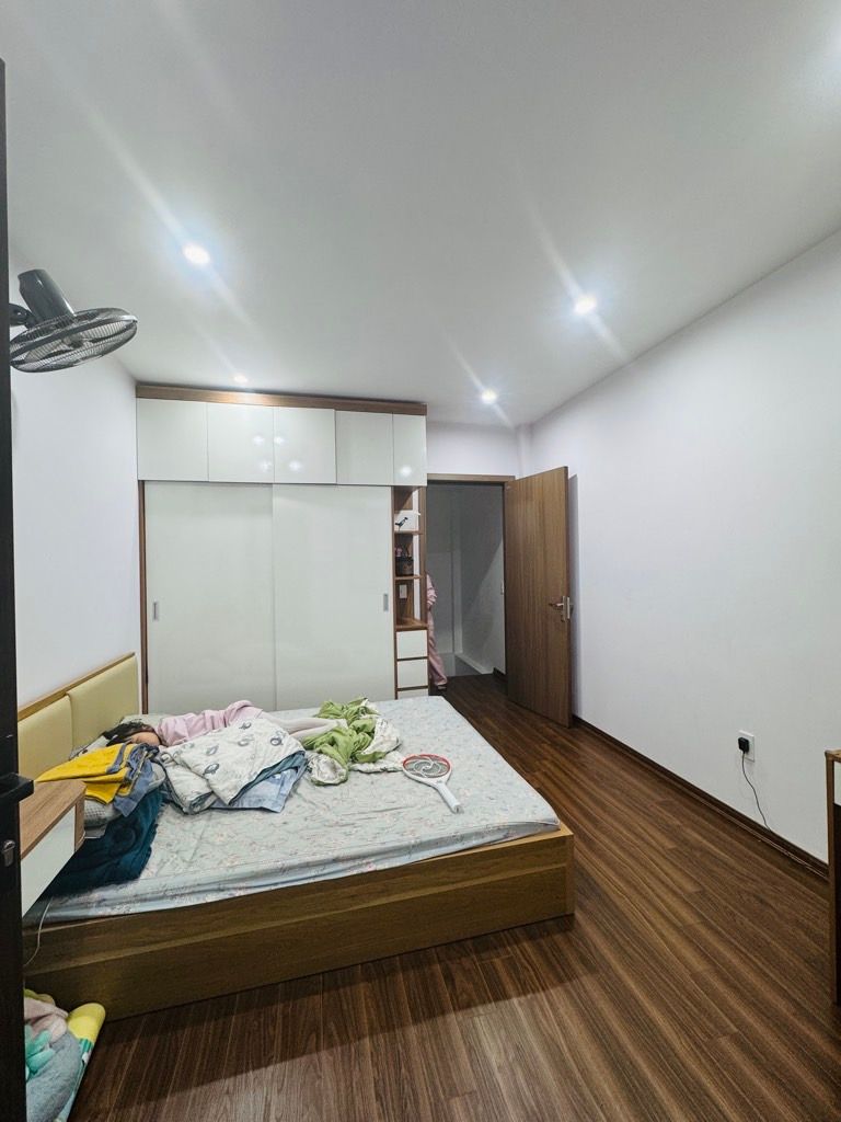 Bán nhà Tân Mai - diện tích 32m2 3 tầng - ô tô tránh - giá 5,9 tỷ