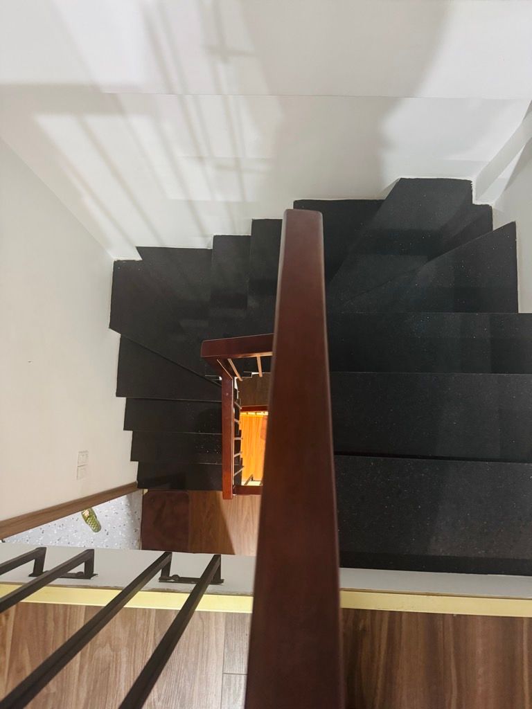 Bán nhà Tân Mai - diện tích 32m2 3 tầng - ô tô tránh - giá 5,9 tỷ