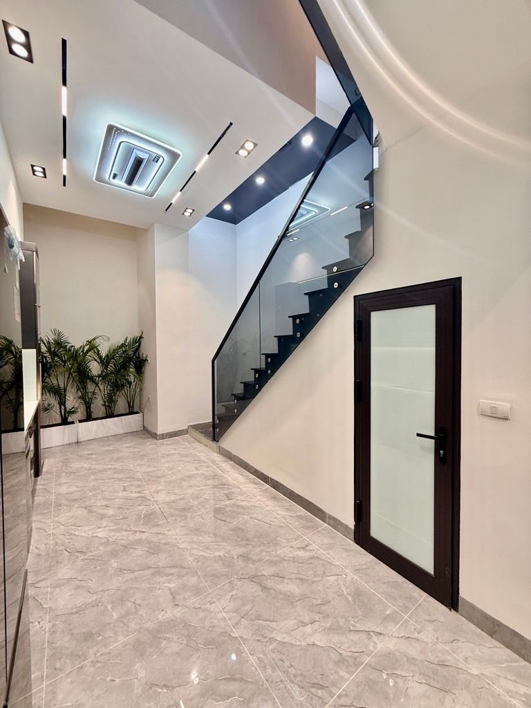 Bán nhà Trần Khát Chân - diện tích 50m2 4 tầng - NGÕ THÔNG - BA GÁC TRÁNH XE MÁY - giá 13,8 tỷ