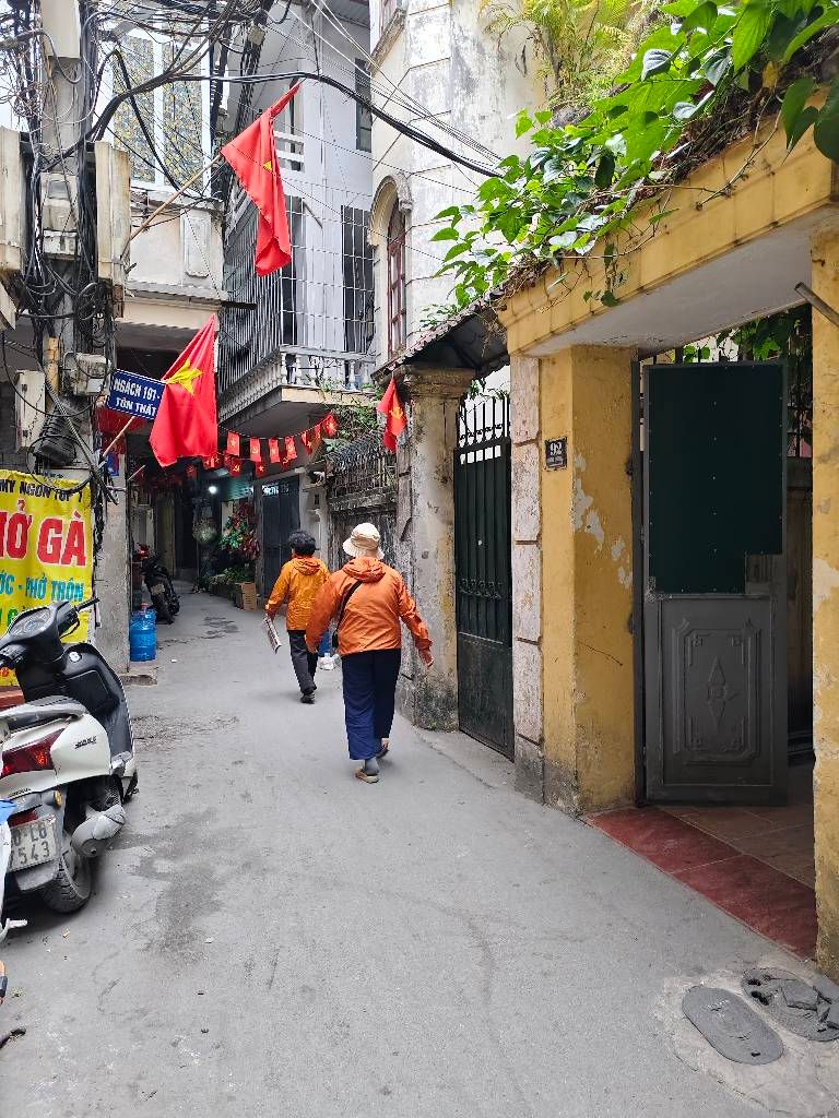 Bán nhà Tôn Thất Tùng - diện tích 36.2m2 2 tầng - Nhà đẹp hiếm có - giá 8.9 tỷ