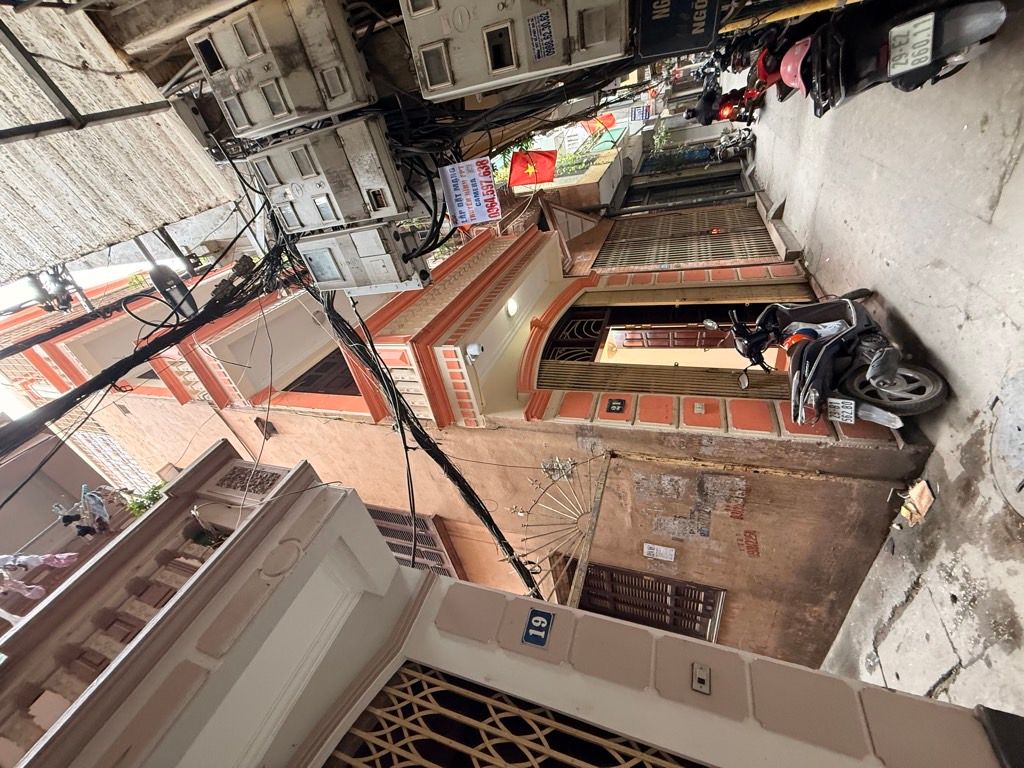 Bán nhà Ngõ Thống Nhất - diện tích 43m2 4 tầng - Ô TÔ ĐỖ CỬA - giá 13,8 tỷ