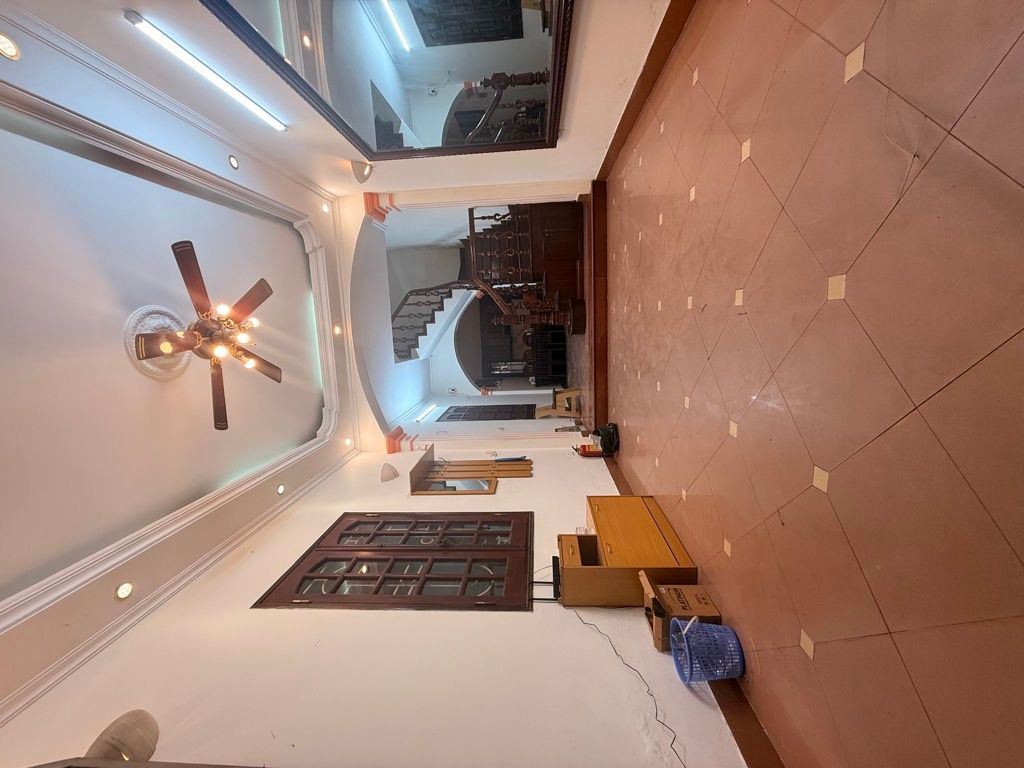 Bán nhà Ngõ Thống Nhất - diện tích 43m2 4 tầng - Ô TÔ ĐỖ CỬA - giá 13,8 tỷ