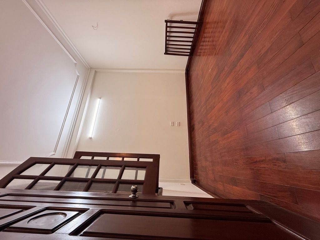 Bán nhà Ngõ Thống Nhất - diện tích 43m2 4 tầng - Ô TÔ ĐỖ CỬA - giá 13,8 tỷ