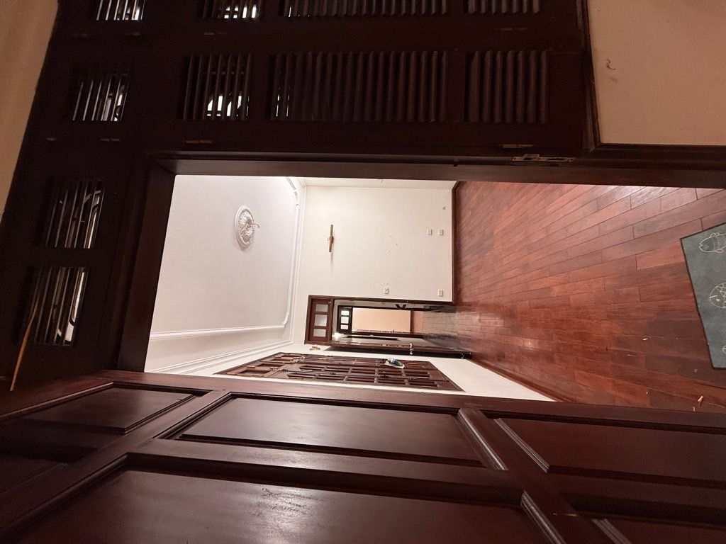 Bán nhà Ngõ Thống Nhất - diện tích 43m2 4 tầng - Ô TÔ ĐỖ CỬA - giá 13,8 tỷ