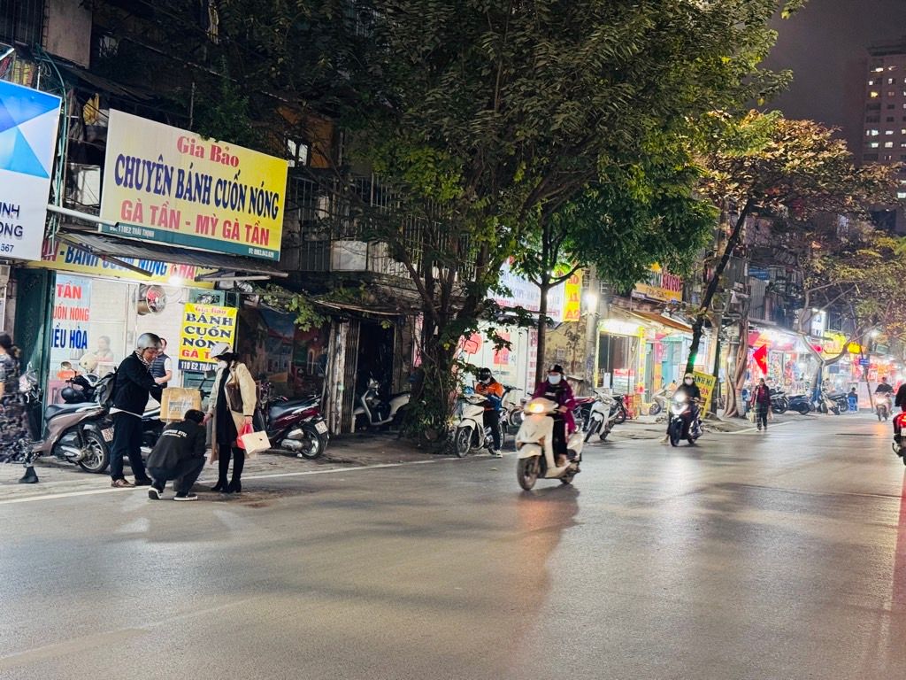 Bán nhà Thái Thịnh - diện tích 18.4m2 1 tầng - Mặt phố kinh doanh sầm uất - giá 8,6 tỷ