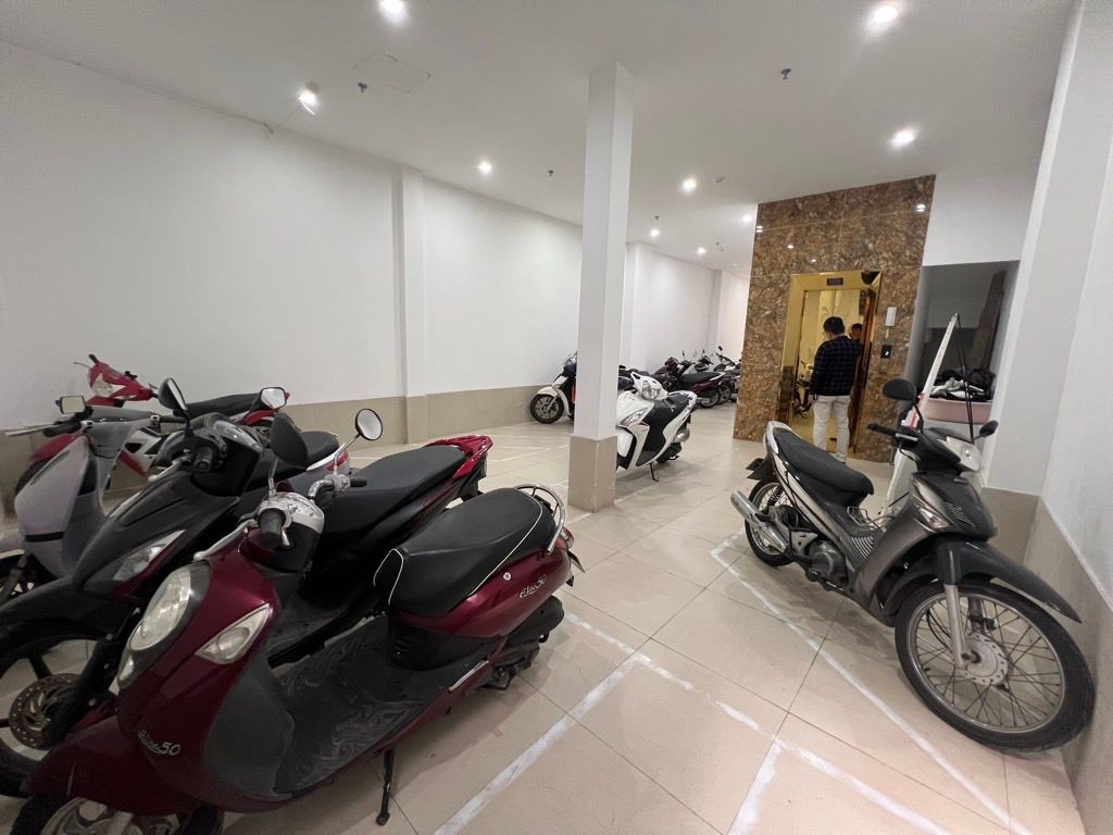 Bán nhà Nguyễn Lân - diện tích 82m2 7 tầng - Ngõ 108, cách mặt phố chỉ 40m - giá 23,2 tỷ