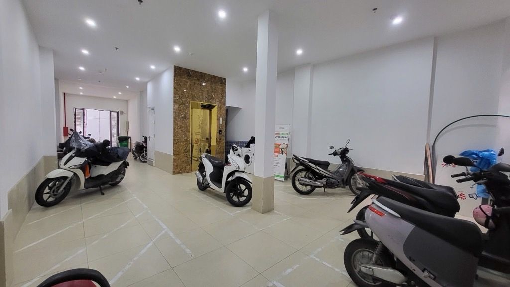 Bán nhà Nguyễn Lân - diện tích 82m2 7 tầng - Ngõ 108, cách mặt phố chỉ 40m - giá 23,2 tỷ