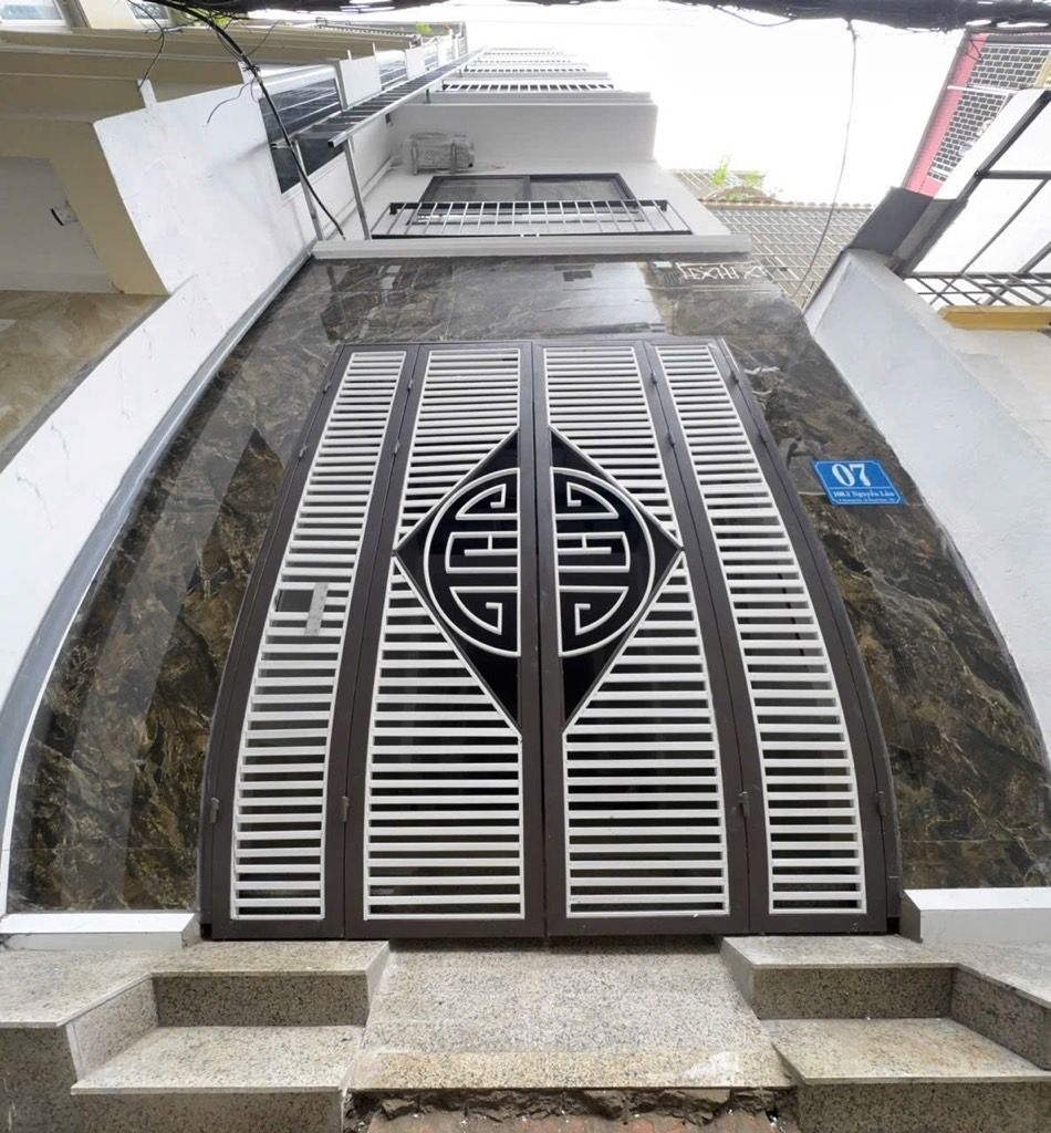 Bán nhà Nguyễn Lân - diện tích 82m2 7 tầng - Ngõ 108, cách mặt phố chỉ 40m - giá 23,2 tỷ