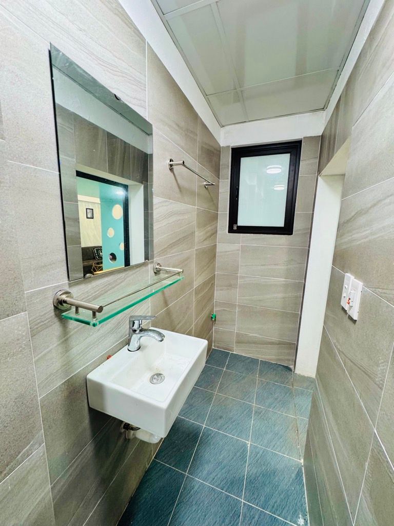 Bán nhà Tập thể ĐHKTQD - diện tích 38m2 1 tầng - Ô TÔ ĐỖ CỬA - giá 2,1 tỷ