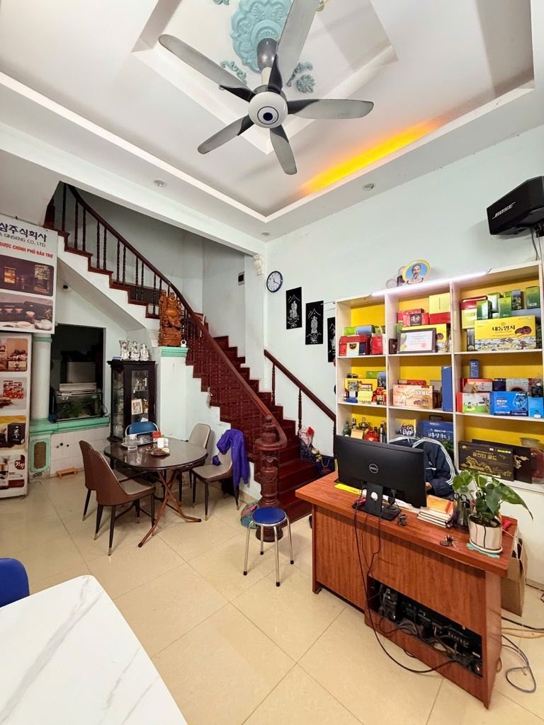 Bán nhà ngõ Hoà Bình - diện tích 47m2 4 tầng - MẶT NGÕ Ô TÔ TRÁNH, KINH DOANH - giá 19,6 tỷ