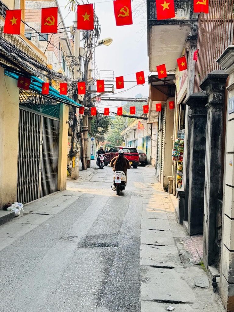 Bán nhà ngõ Hoà Bình - diện tích 47m2 4 tầng - MẶT NGÕ Ô TÔ TRÁNH, KINH DOANH - giá 19,6 tỷ