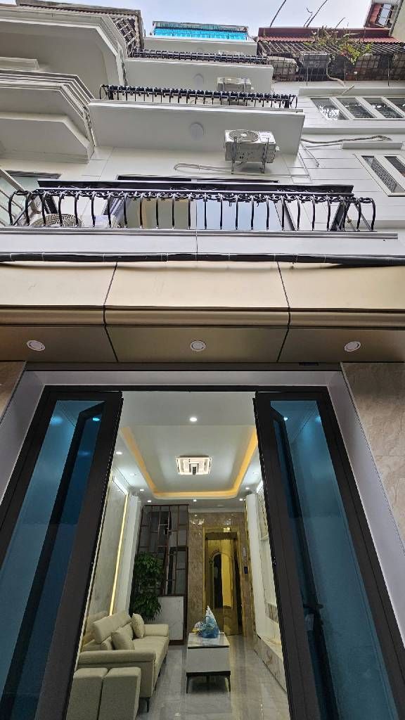 Bán nhà Hoàng Văn Thái - diện tích 35.5m2 5 tầng - Thang máy - giá 10,8 tỷ