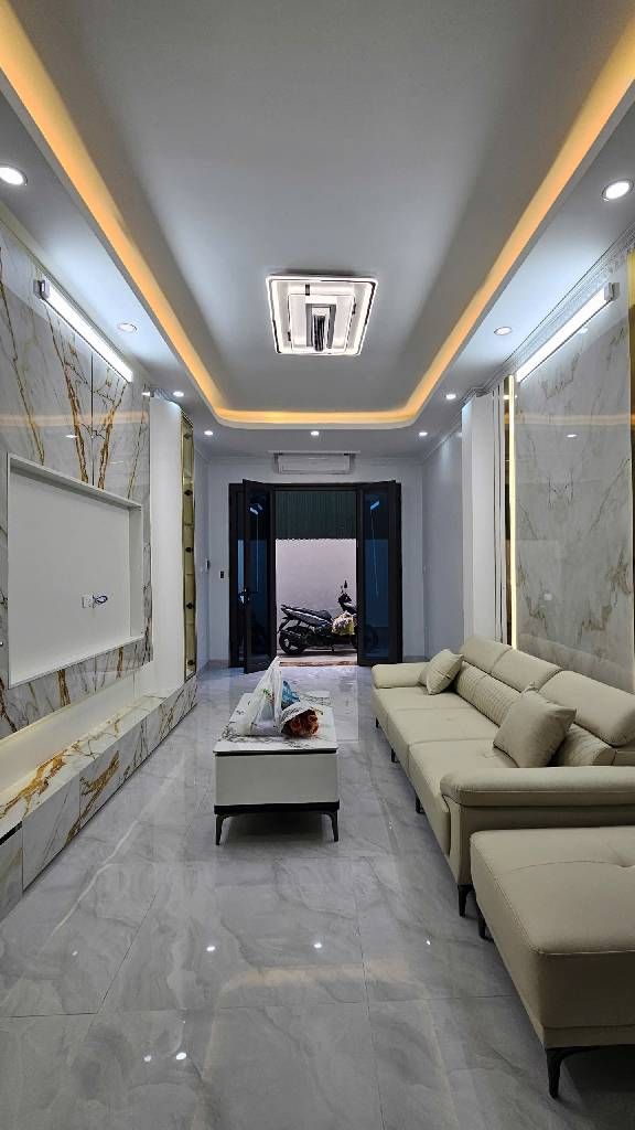 Bán nhà Hoàng Văn Thái - diện tích 35.5m2 5 tầng - Thang máy - giá 10,8 tỷ