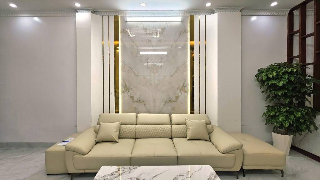 Bán nhà Hoàng Văn Thái - diện tích 35.5m2 5 tầng - Thang máy - giá 10,8 tỷ