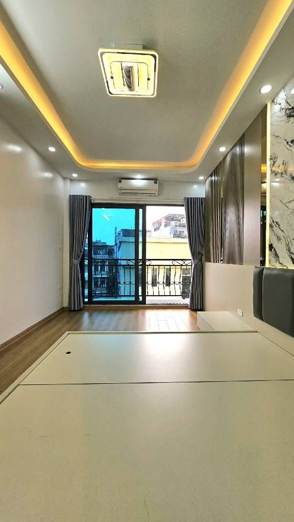 Bán nhà Hoàng Văn Thái - diện tích 35.5m2 5 tầng - Thang máy - giá 10,8 tỷ