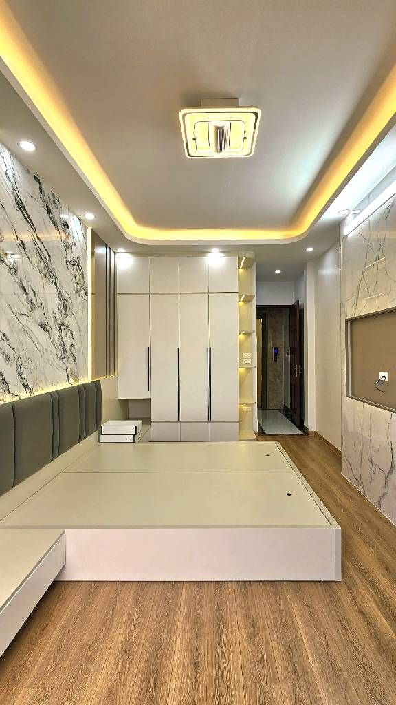 Bán nhà Hoàng Văn Thái - diện tích 35.5m2 5 tầng - Thang máy - giá 10,8 tỷ