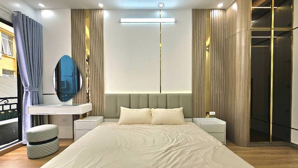 Bán nhà Hoàng Văn Thái - diện tích 35.5m2 5 tầng - Thang máy - giá 10,8 tỷ