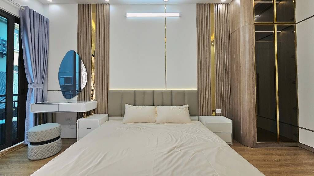 Bán nhà Hoàng Văn Thái - diện tích 35.5m2 5 tầng - Thang máy - giá 10,8 tỷ