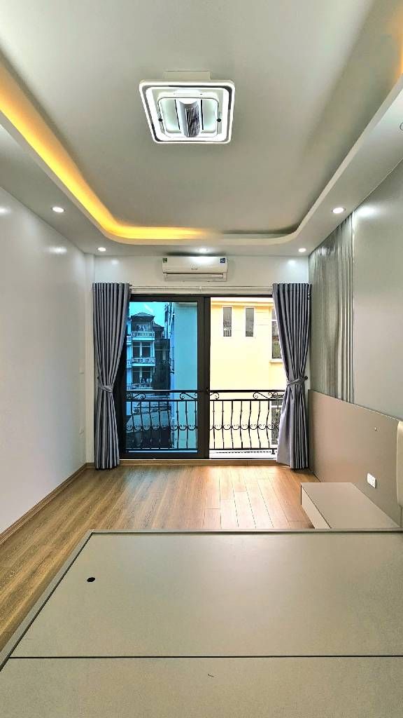 Bán nhà Hoàng Văn Thái - diện tích 35.5m2 5 tầng - Thang máy - giá 10,8 tỷ