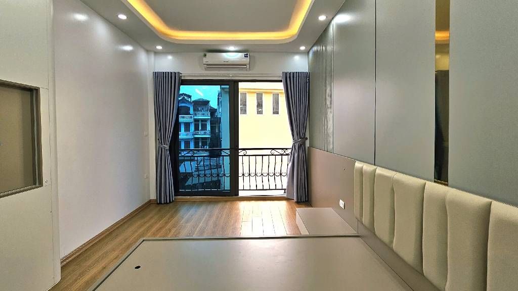 Bán nhà Hoàng Văn Thái - diện tích 35.5m2 5 tầng - Thang máy - giá 10,8 tỷ