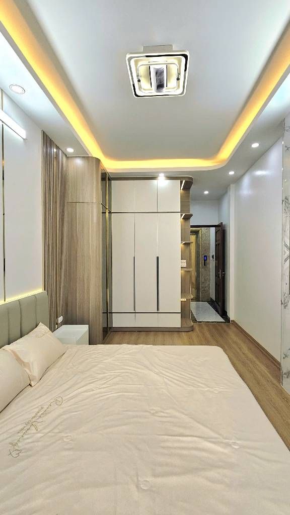 Bán nhà Hoàng Văn Thái - diện tích 35.5m2 5 tầng - Thang máy - giá 10,8 tỷ