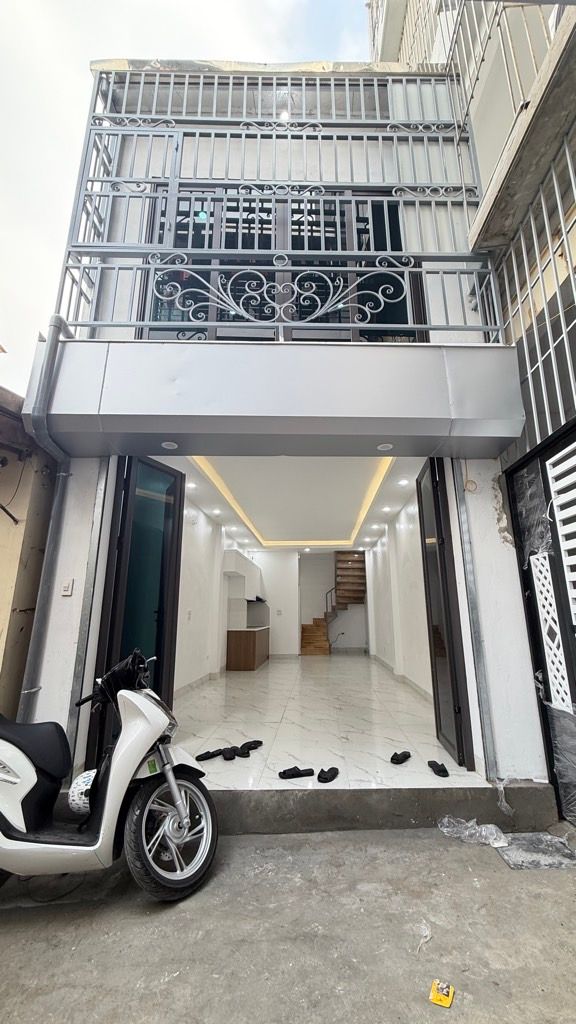 Bán nhà Giải Phóng - diện tích 36m2 2 tầng - Nhà sổ chung 2 tầng xây mới - giá 4,3 tỷ