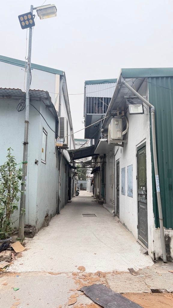 Bán nhà Giải Phóng - diện tích 36m2 2 tầng - Nhà sổ chung 2 tầng xây mới - giá 4,3 tỷ