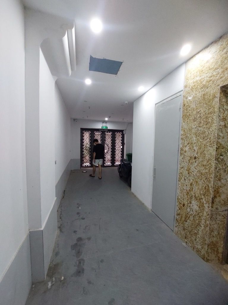 Bán nhà Giải Phóng - diện tích 46.2m2 7 tầng - Ô tô đỗ cửa - giá 15,3 tỷ