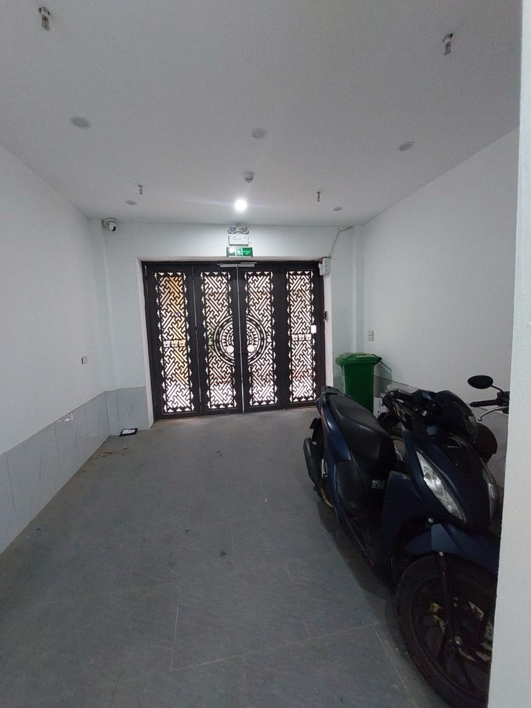 Bán nhà Giải Phóng - diện tích 46.2m2 7 tầng - Ô tô đỗ cửa - giá 15,3 tỷ