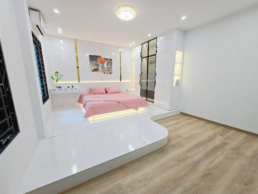 Bán nhà Quan Nhân - diện tích 31m2 4 tầng - ô tô đỗ gần - giá 8,4 tỷ