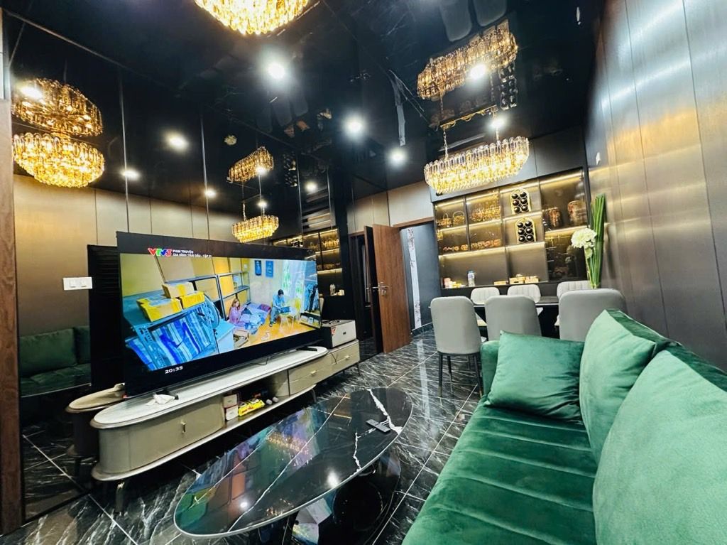 Bán nhà Tôn Thất Tùng - diện tích 80m2 5 tầng - Mặt phố - giá 5,6 tỷ