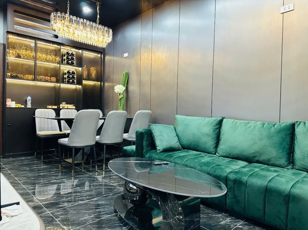 Bán nhà Tôn Thất Tùng - diện tích 80m2 5 tầng - Mặt phố - giá 5,6 tỷ