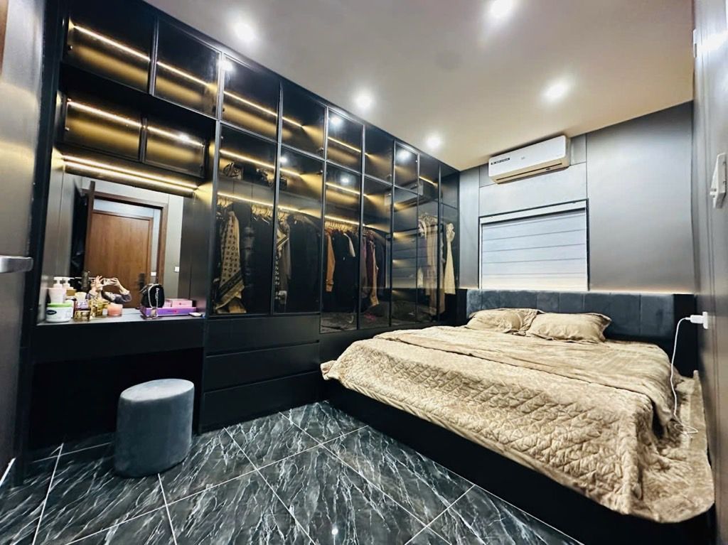 Bán nhà Tôn Thất Tùng - diện tích 80m2 5 tầng - Mặt phố - giá 5,6 tỷ