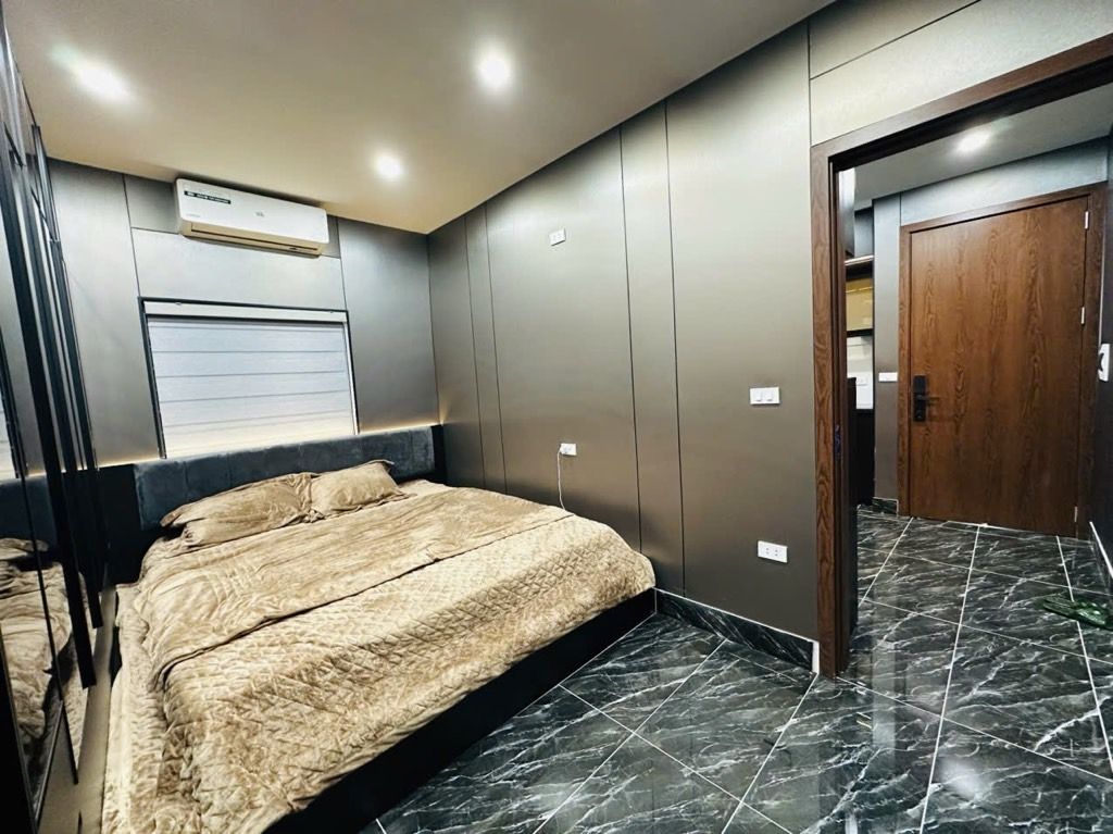 Bán nhà Tôn Thất Tùng - diện tích 80m2 5 tầng - Mặt phố - giá 5,6 tỷ