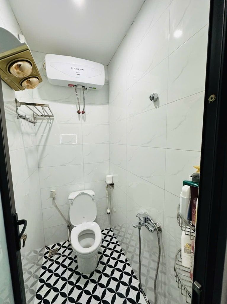 Bán nhà Tôn Thất Tùng - diện tích 80m2 5 tầng - Mặt phố - giá 5,6 tỷ