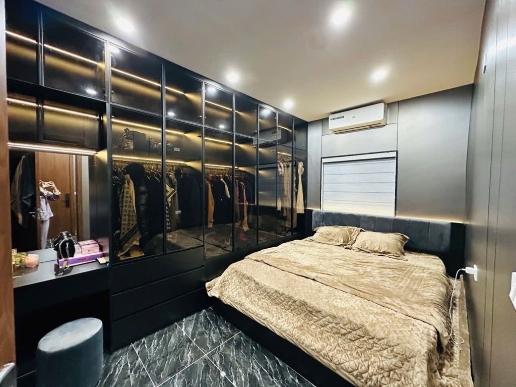 Bán nhà Tôn Thất Tùng - diện tích 80m2 5 tầng - Mặt phố - giá 5,6 tỷ