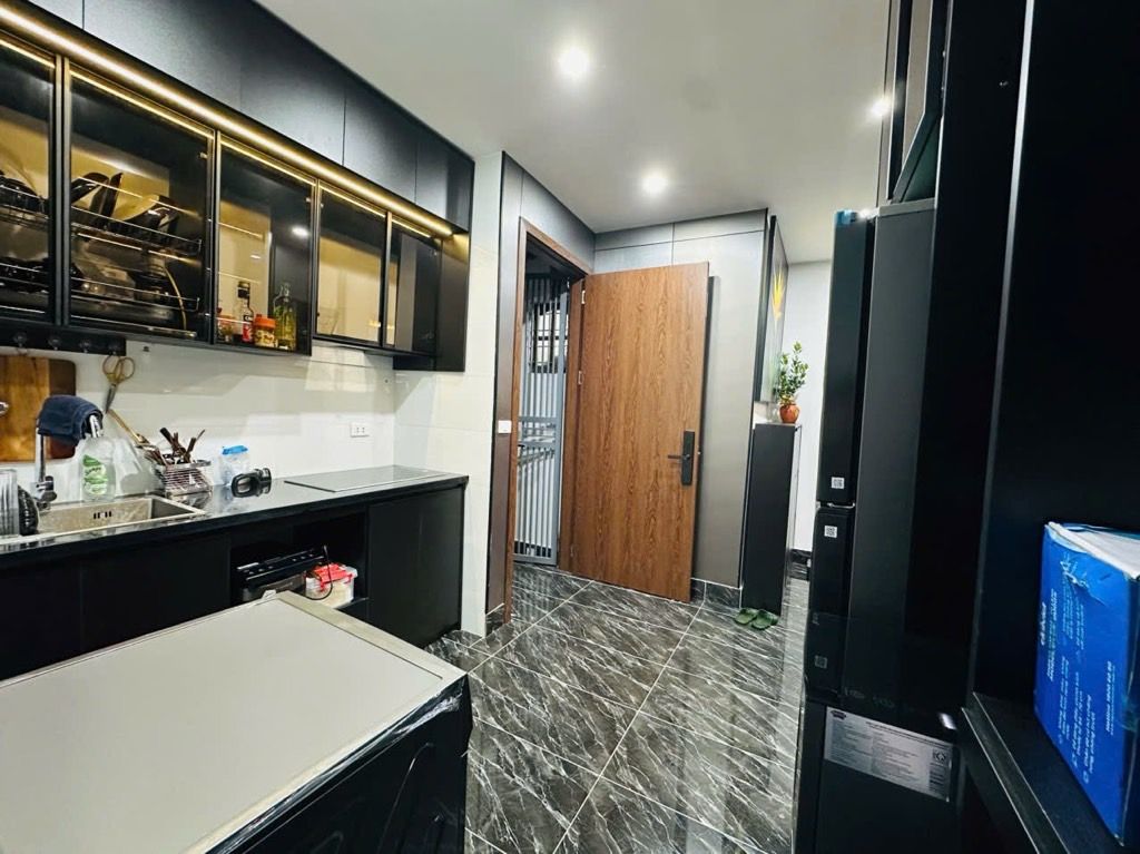 Bán nhà Tôn Thất Tùng - diện tích 80m2 5 tầng - Mặt phố - giá 5,6 tỷ