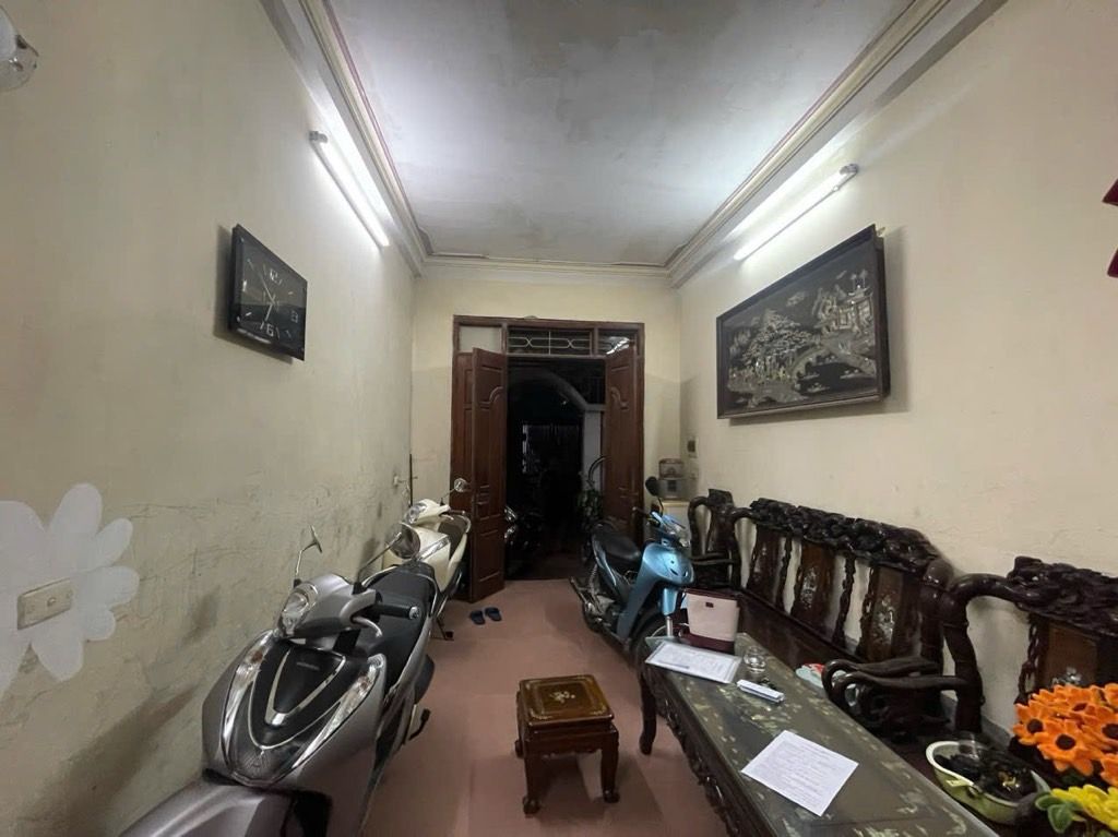 Bán nhà Hoàng Mai - diện tích 42m2 5 tầng - Nhà dân xây chắc chắn - giá 10,5 tỷ