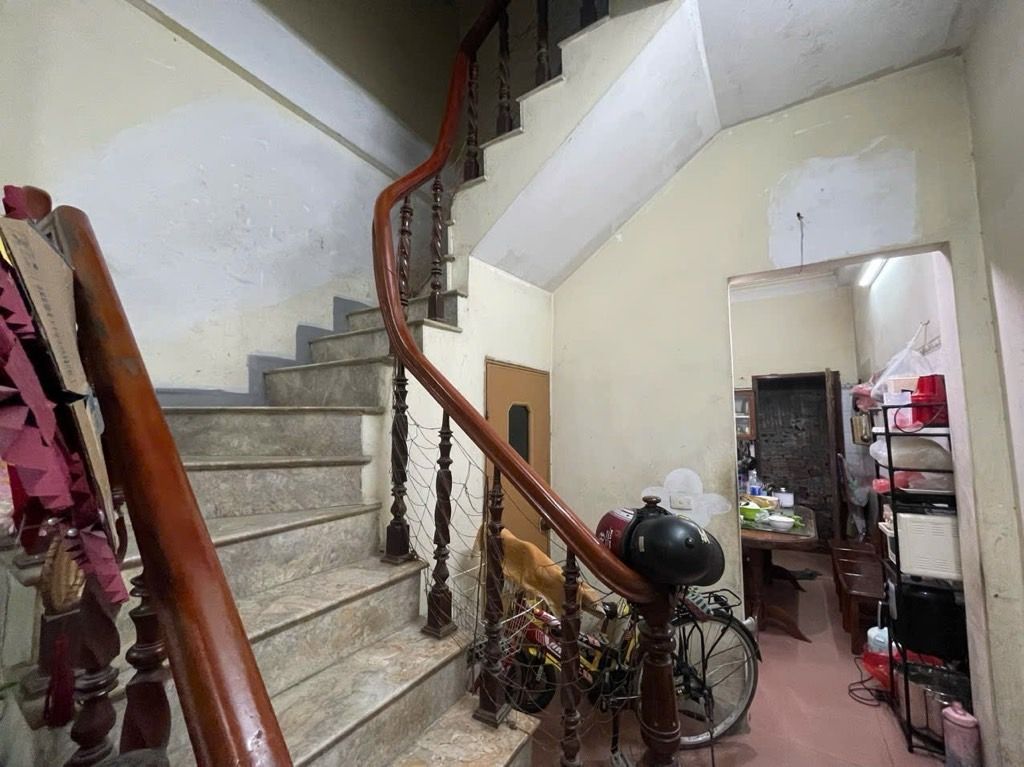 Bán nhà Hoàng Mai - diện tích 42m2 5 tầng - Nhà dân xây chắc chắn - giá 10,5 tỷ