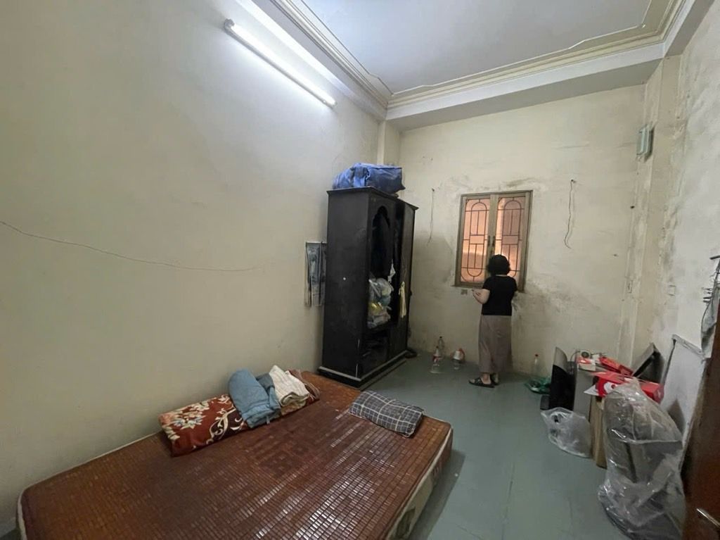 Bán nhà Hoàng Mai - diện tích 42m2 5 tầng - Nhà dân xây chắc chắn - giá 10,5 tỷ