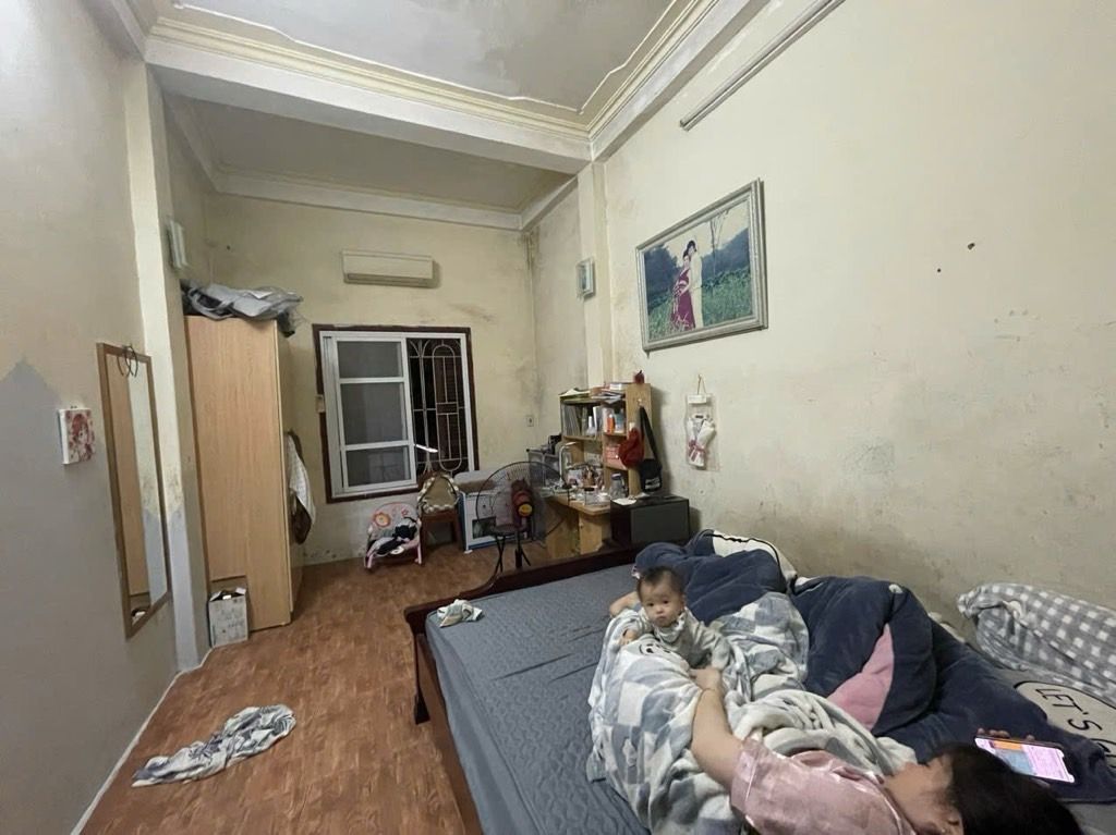 Bán nhà Hoàng Mai - diện tích 42m2 5 tầng - Nhà dân xây chắc chắn - giá 10,5 tỷ