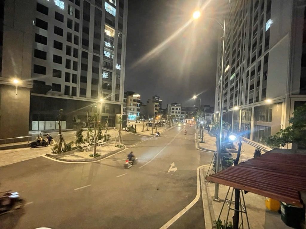 Bán nhà Hoàng Mai - diện tích 42m2 5 tầng - Nhà dân xây chắc chắn - giá 10,5 tỷ