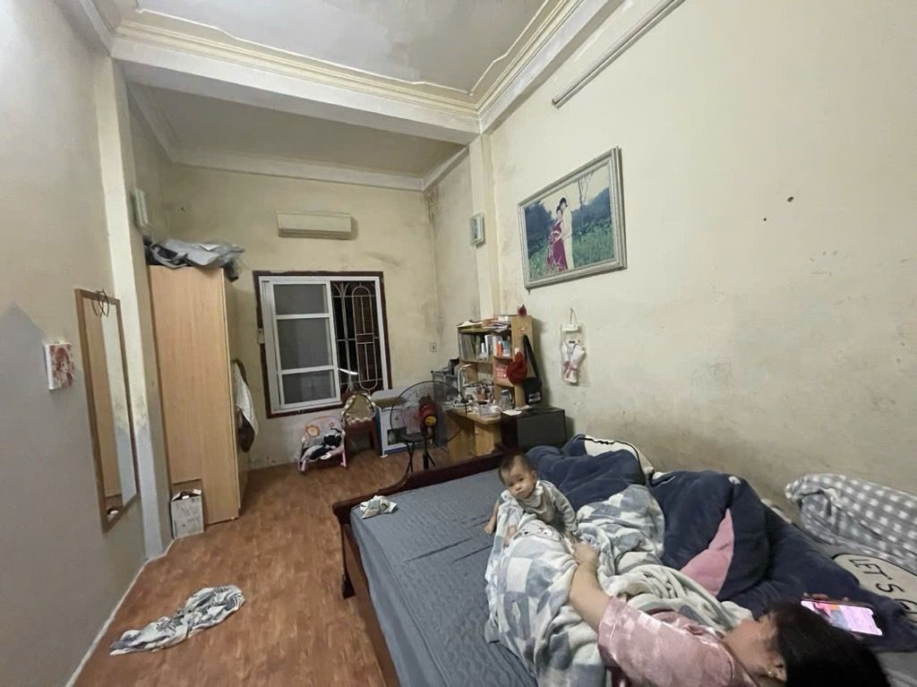 Bán nhà Hoàng Mai - diện tích 42m2 5 tầng - Nhà dân xây chắc chắn - giá 10,5 tỷ