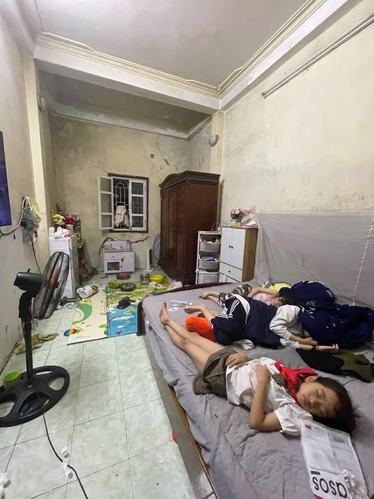 Bán nhà Hoàng Mai - diện tích 42m2 5 tầng - Nhà dân xây chắc chắn - giá 10,5 tỷ