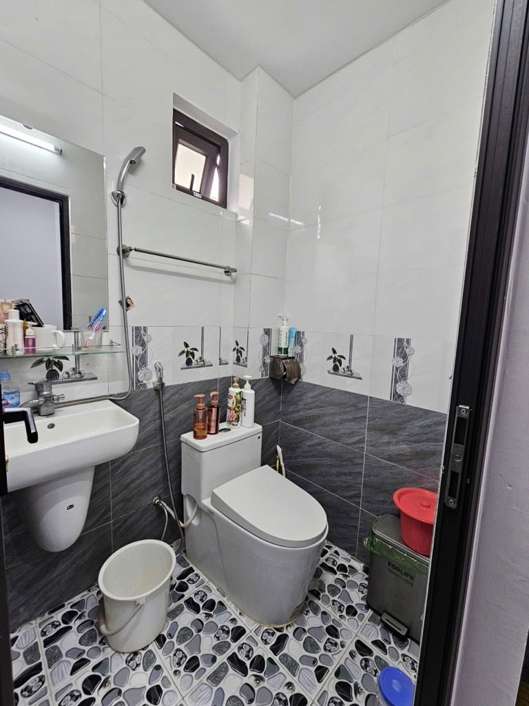 Bán nhà Trương Định - diện tích 28m2 2 tầng - Lô góc - giá 1,75 tỷ