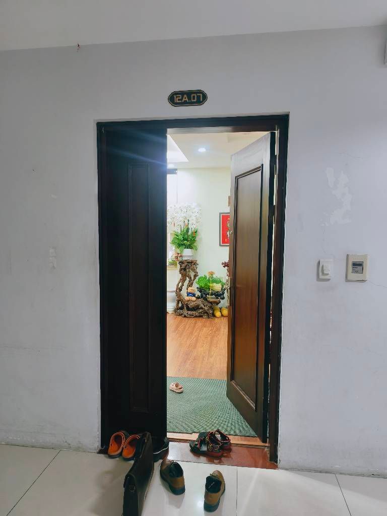 Bán nhà Thái Hà - diện tích 107.8m2 1 tầng - Thang máy - giá 11,5 tỷ