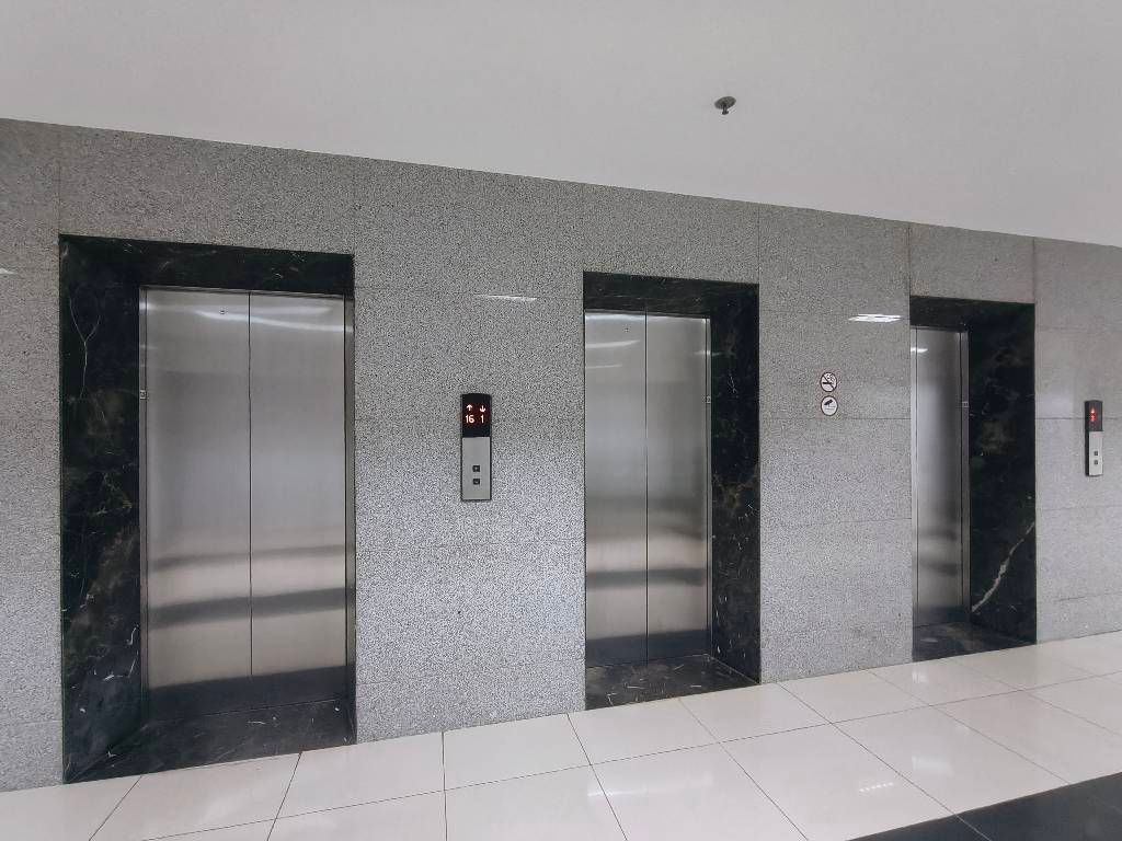 Bán nhà Thái Hà - diện tích 107.8m2 1 tầng - Thang máy - giá 11,5 tỷ