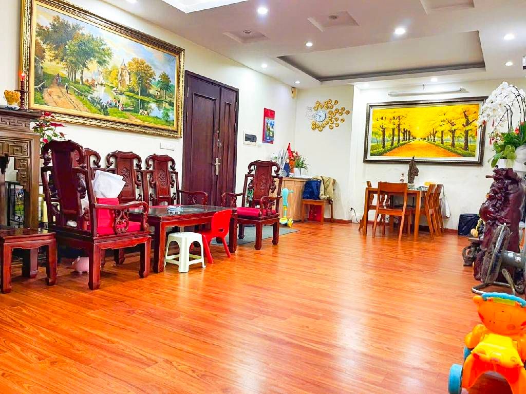 Bán nhà Thái Hà - diện tích 107.8m2 1 tầng - Thang máy - giá 11,5 tỷ