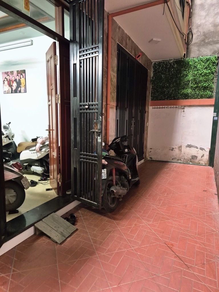 Bán nhà Trương Định - diện tích 43,3m2 5 tầng - Gần ô tô - giá 9,5 tỷ