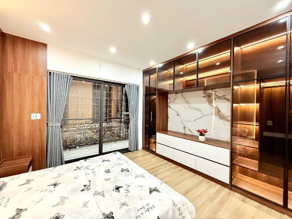 Bán nhà Vương Thừa Vũ - diện tích 44m2 5 tầng - Thang máy - giá 13,9 tỷ